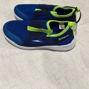 Speedo Blue and Green Sneakers Lightweight Athletic Design New Never Worn